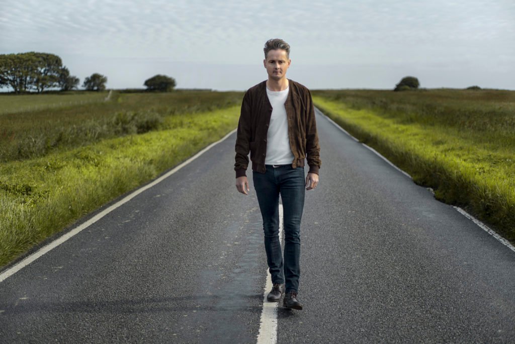 «Hardened Heart» es el primer single de Tom Chaplin