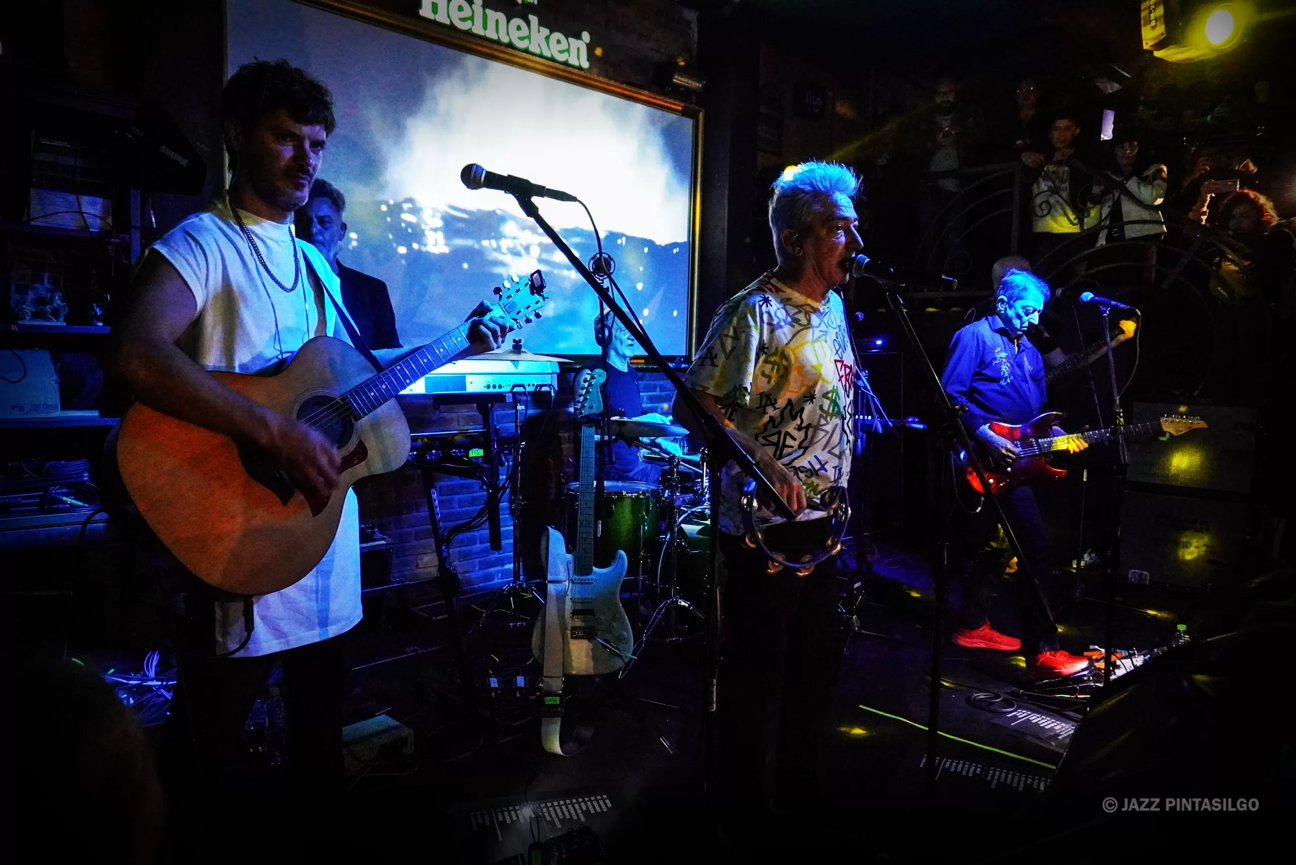 Virus en Kilkenny: «Amistad, Música y Alcohol»